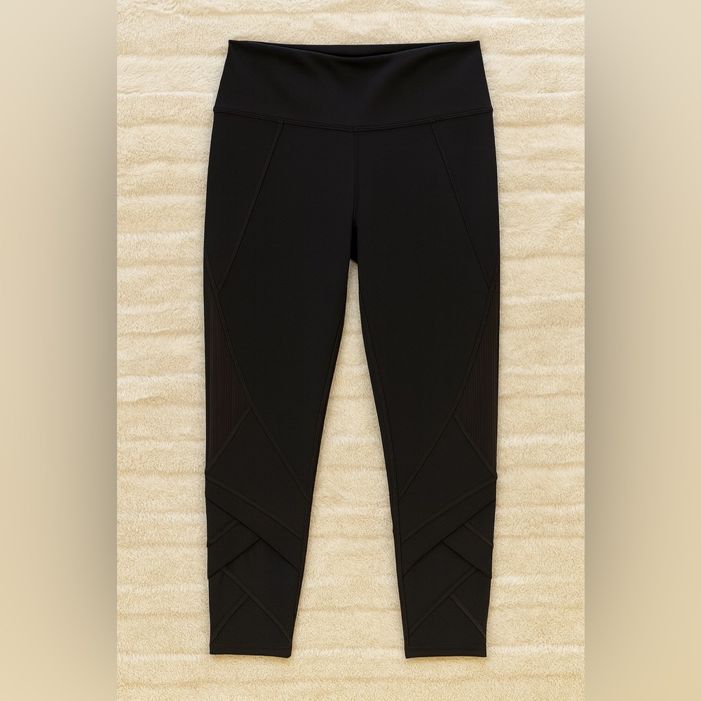 Ivivva by Lululemon Black cropped Leggings with pockets size youth 10